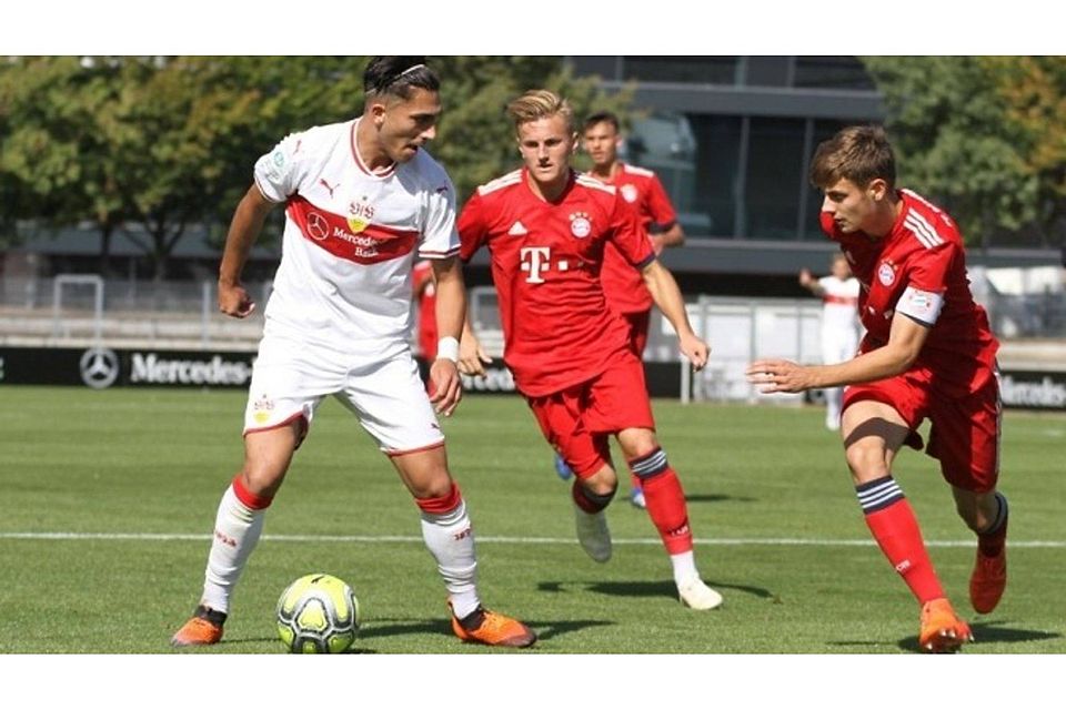 Im Ligaspiel hatte die U19 des FCB um Kapitän Josip Stanisic (r.) in Stuttgart mit 2:0 gewonnen. Im Pokal gab es dagegen eine 1:3-Pleite. F: Jens Lommel