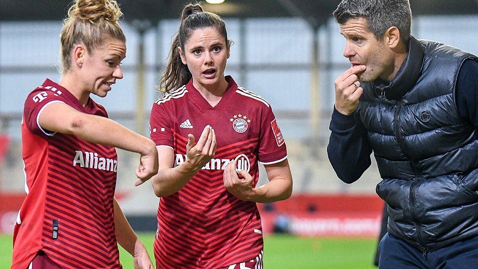 Linda Dallmann, Sarah Zadrazil und Trainer Jens Scheuer wollen den ersten Saisonsieg in der Champions League.