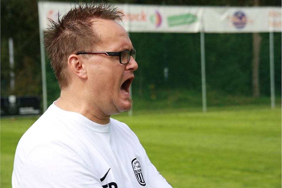 Treibt seine Mannschaft an: Timo Räpple, Trainer des Kreisligisten FC Viktoria Buxheim.              Foto: Hans Honold
