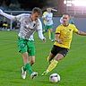 Manuel Lippe (rechts), der Kapitän des TSV Gersthofen läutete ,mit dem 1:0 eine starke erste Halbzeit ein. Hier ist allerdings Stätzlings Luca Lenz früher am Ball.