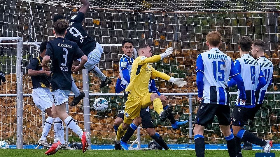 Beim Gastspiel von Alemannias B-Junioren in Bielefeld gab es viele Torraumszenen.