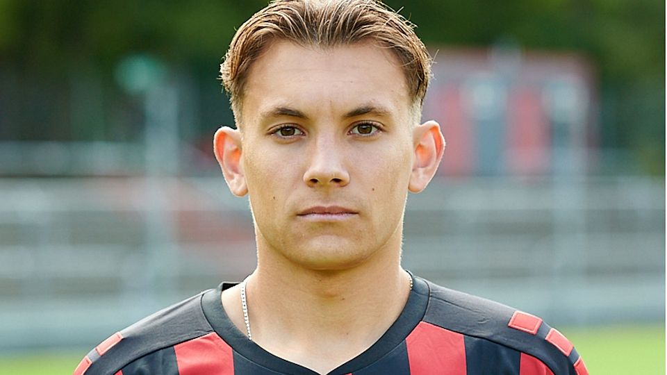 Florian Engelhardt hat seinen Vertrag bei Viktoria Köln verlängert.
