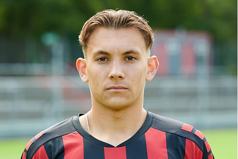 Florian Engelhardt hat seinen Vertrag bei Viktoria Köln verlängert.