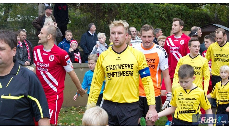 Alexander Rabe (mit Kapitänsbinde) traf schon gegen den FC Energie Cottbus. F.: Bock