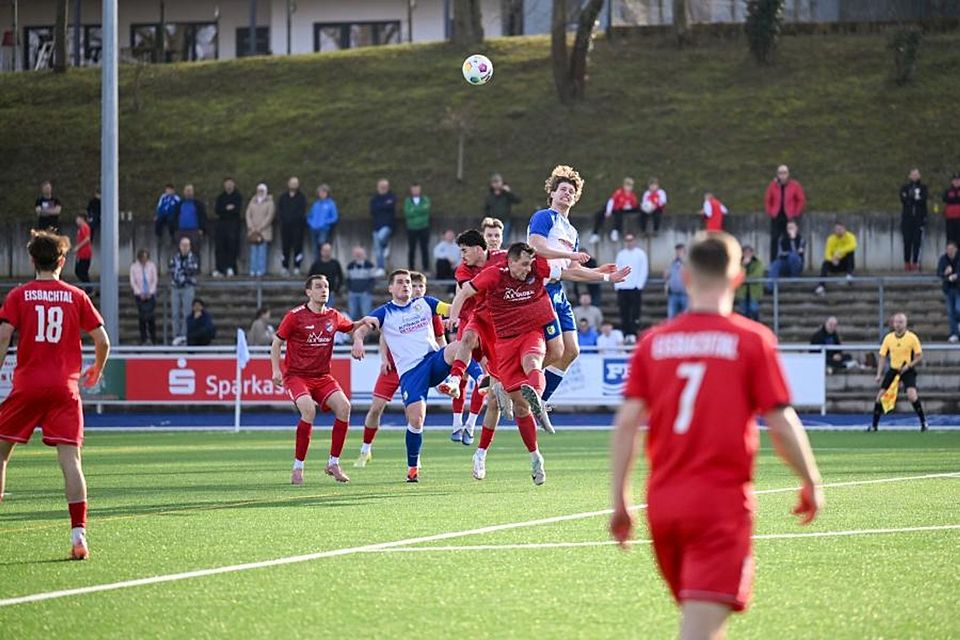 Nochmals müssen die Oberliga-Fußballer vom TSV Gau-Odernheim im Alzeyer Wartbergstadion ran. So wie bei der Niederlage gegen Eisbachtal vor knapp zwei Wochen. Archivfoto: Mirco Metzler / pakalski-press Nochmals müssen die Oberliga-Fußballer vom TSV Gau-Odernheim im Alzeyer Wartbergstadion ran. So wie bei der Niederlage gegen Eisbachtal vor knapp zwei Wochen. Archivfoto: Mirco Metzler / pakalski-press