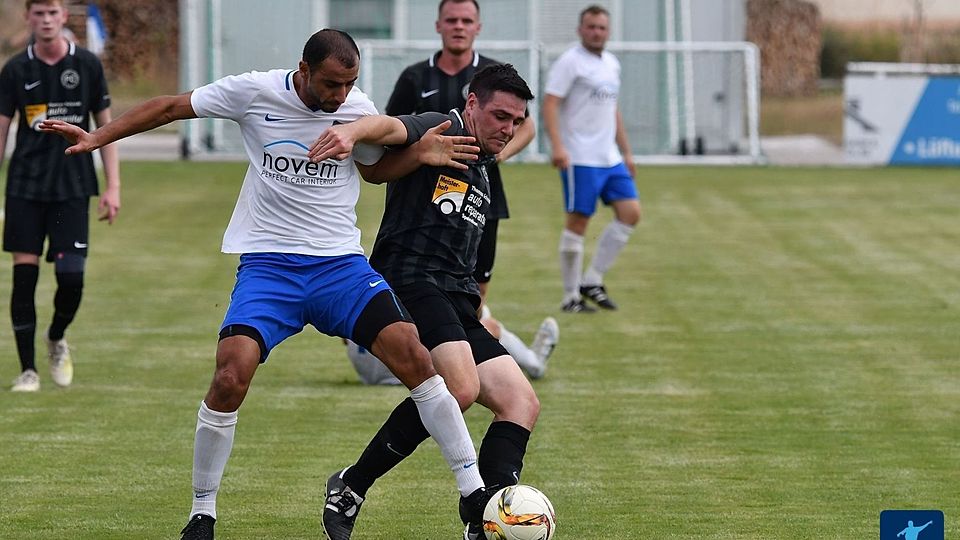 Packende Zweikämpfe, wie auf unserem Bild, wird es im Derby Vorbach (in Weiß-Blau) gegen Tremmersdorf (in Schwarz) sicherlich zuhauf geben.