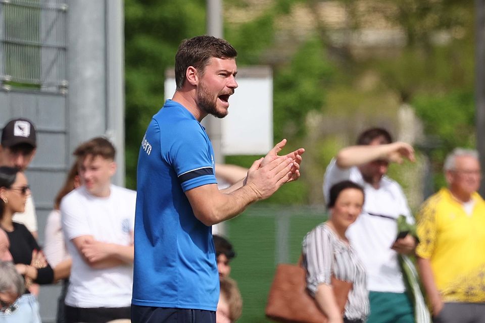 Manfred Leonhart wechselte im Herbst 2023 zum FC Neuhadern. Zuvor war er mehrere Jahre im Nachwuchsleistungszentrum des TSV 1860 München beschäftigt.