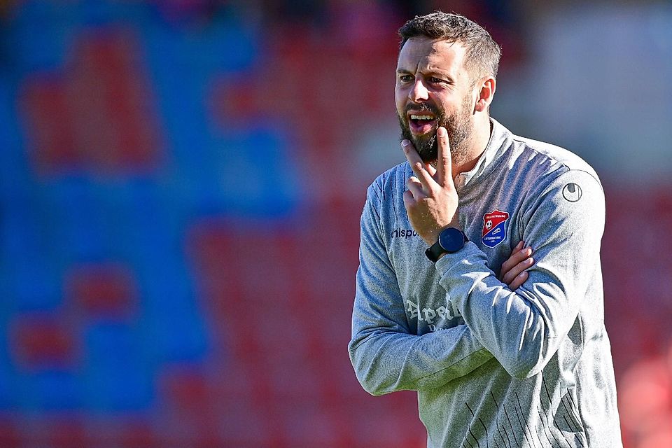 Trainer Marc Endres und den Hachinger fehlen im Moment zwei Punkte bis ans rettende Ufer in der Bayernliga Süd.