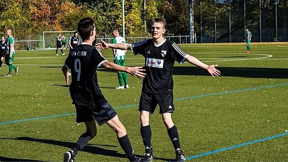 Elsens Daniel Franke (r.) avancierte gegen die SG Verlar/Mantinghausen zum Matchwinner. F: Rogala