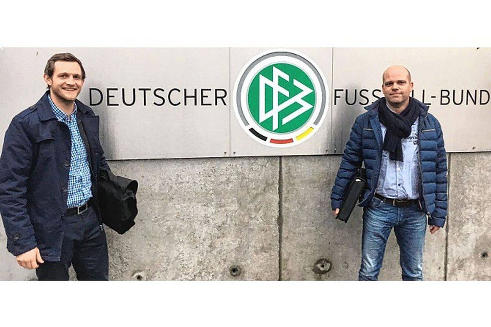 Tino Männer (r.) und Florian Markhoff berichteten in Frankfurt über die Erfahrungen mit dem Schiedsrichter-Patensystem.barsch