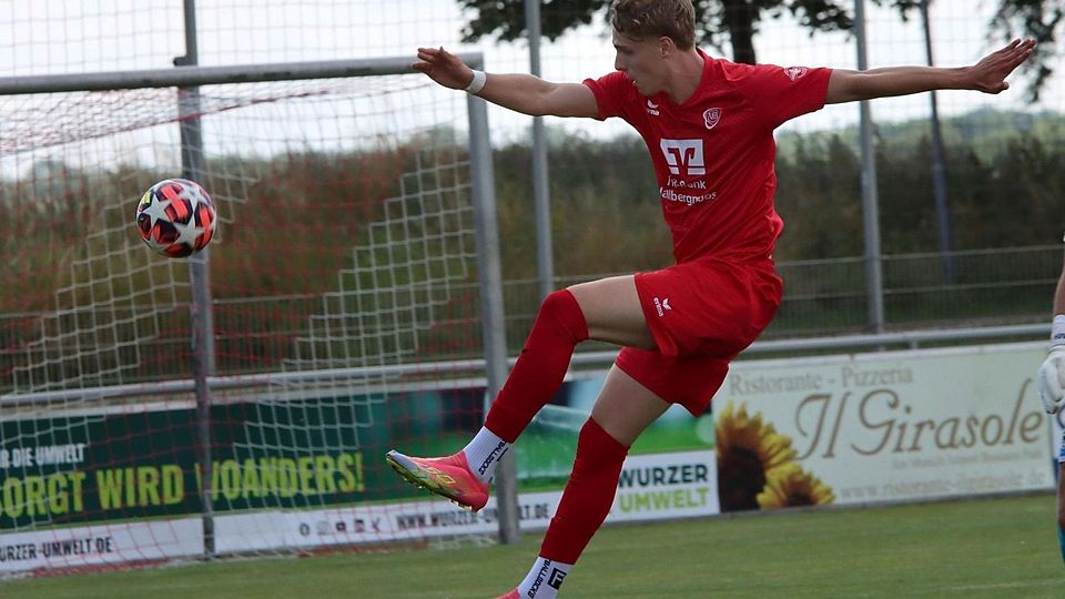 Wenn er schießt, wird‘s gefährlich: Emil Kierdorf hat bereits zur Winterpause 15 Mal für den VfB Hallbergmoos getroffen.