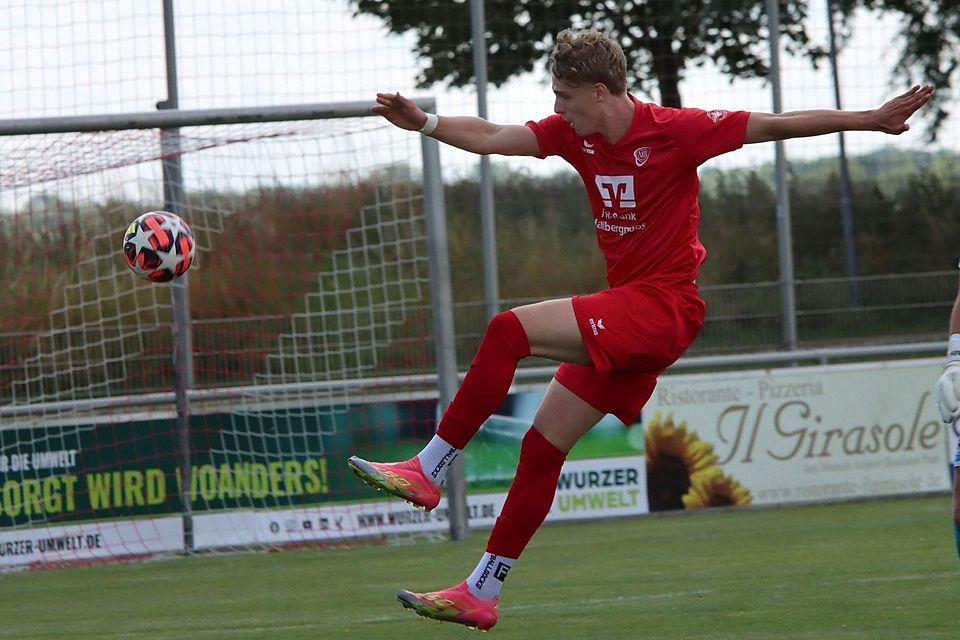 Wenn er schießt, wird‘s gefährlich: Emil Kierdorf hat bereits zur Winterpause 15 Mal für den VfB Hallbergmoos getroffen.