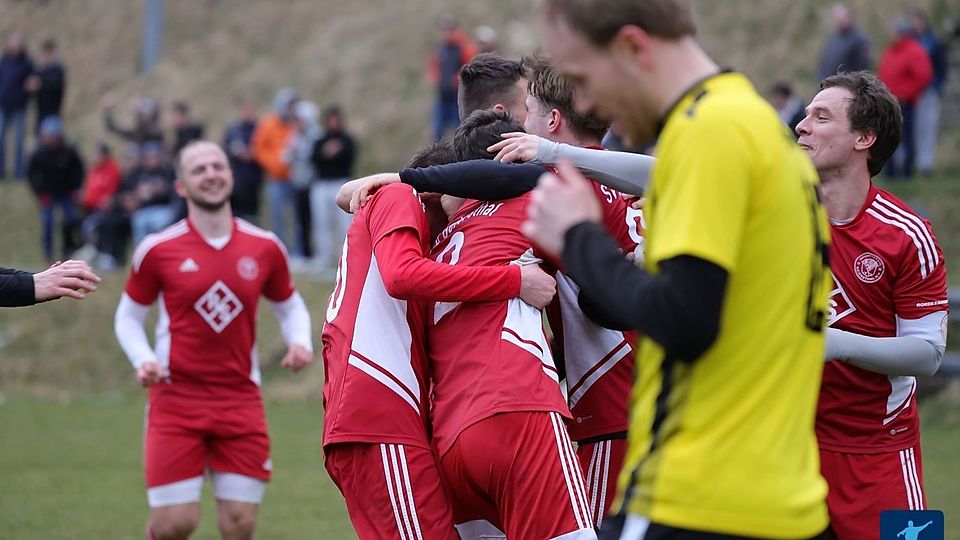 Starker Auftakt für den SV Geiersthal im Nachholspiel - zugleich die Toppartie - der Kreisklasse Regen gegen den SV Schwarzach. 
