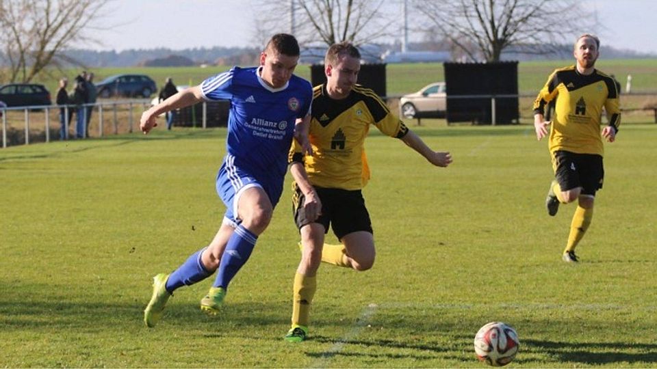 Oliver Dolch (in blau) spielt zur Rückrunde für TuS 1860 Magdeburg-Neustadt.                        F: Charlotte Schumann