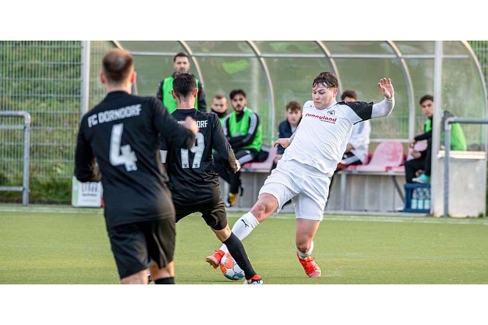 Jonas Kram (l.) und der FC Burgsolms bekommen es am Samstag mit dem starken FC Ederbergland zu tun. © Jenniver Röczey