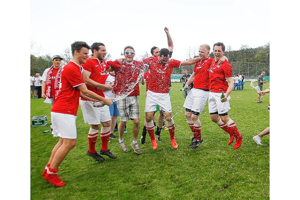 Der SV Eberhardzell dominierte in der Vorrunde und in der Rückrunde und holte sich so den Meistertitel in der Kreisliga A I. sz-Foto: Volker Strohmaier