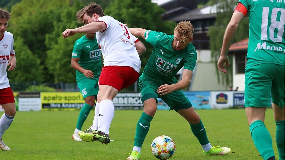  Dominik Feuersänger (Grün) hielt vier Jahre lang die Abwehr des Landesligisten SV Fortuna zusammen. Ein potenzieller Wechsel nach Vilzing in die Regionalliga war schlussendlich zu reizvoll.