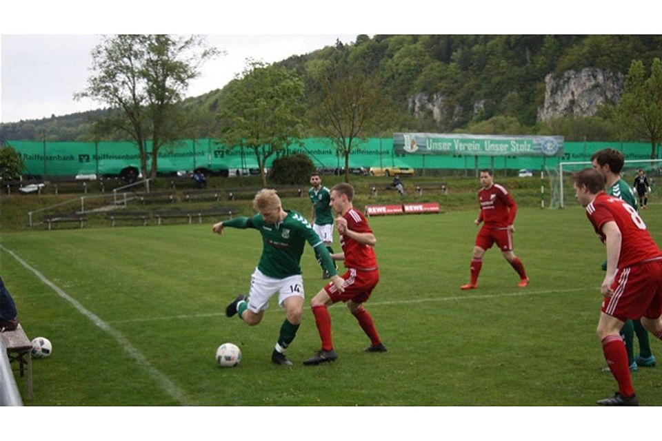 TSV Bad Abbach (grün) gab im Heimspiel gegen SpVgg Pfreimd den Takt vor.  Foto: Wutzer