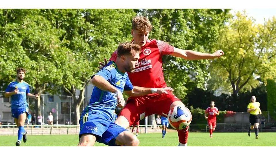 Mit Biss: Bei der SVW Mainz zeigte sich Leon Nauth (hier im Duell gegen den SV Büchelberg / rechts) zum Jahresauftakt gegen den TSV Fortuna Billigheim-Ingenheim torgefährlich.