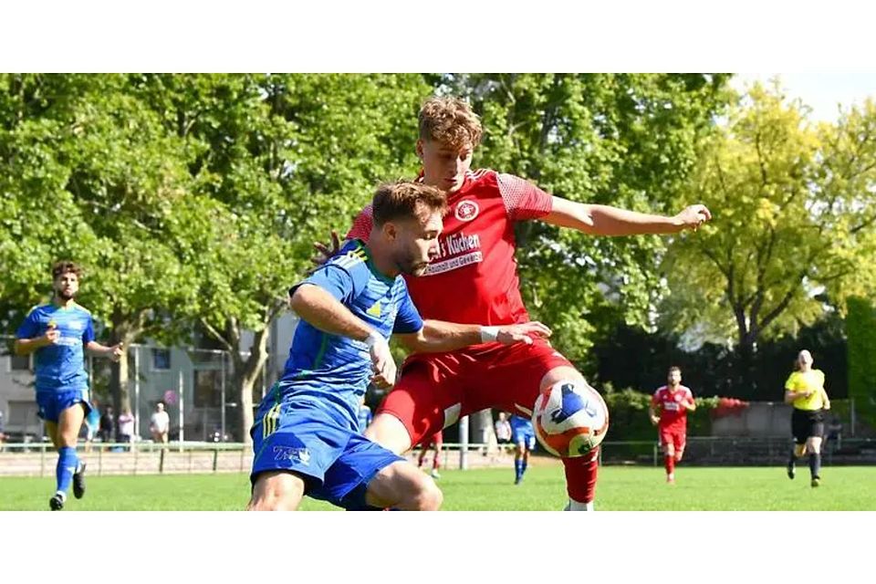 Mit Biss: Bei der SVW Mainz zeigte sich Leon Nauth (hier im Duell gegen den SV Büchelberg / rechts) zum Jahresauftakt gegen den TSV Fortuna Billigheim-Ingenheim torgefährlich.