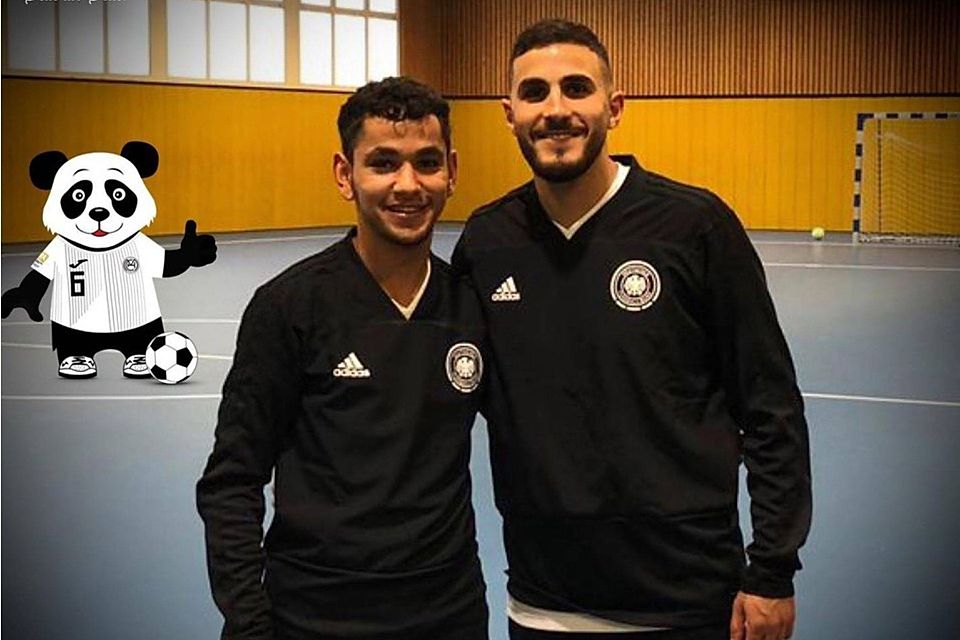 Die Sennestädter Futsaler Fouad Aghnima und Memos Sözer im DFB-Traingsdress.