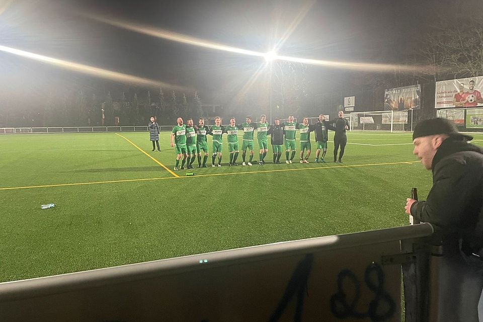 TUS Haste feiert den Derby-Sieg 