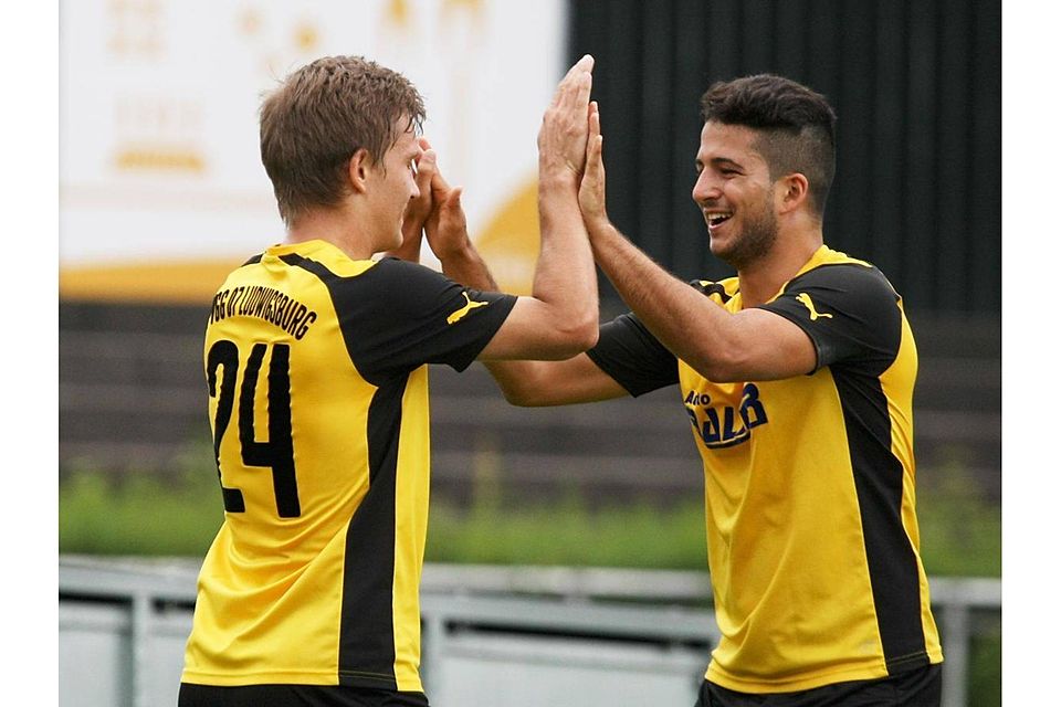 Das große Rein und Raus: Den Trainern in der Kreisliga B ist es künftig erlaubt, ausgewechselte Spieler  später wieder auf den Platz zu schicken.  Foto: Baumann