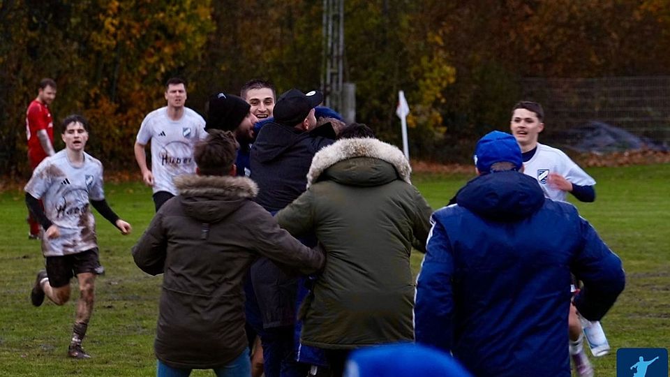 Nach dem Last-Second-Ausgleich zum 4:4 in Ettenkofen gab`s auf Seiten der DJK-TSV Ast kein Halten mehr.