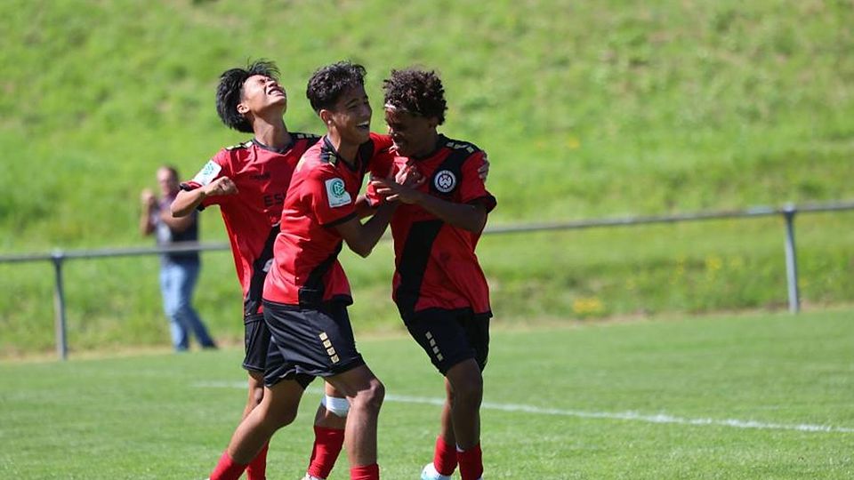 Würden am liebsten den Hessenpokalsieg bejubeln: Die U17-Talente des SV Wehen Wiesbaden. 	
