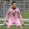 Leonard Prescott verletzt sich vor dem ersten Testspiel der Bayern-Amateure gegen Legia Warschau. 