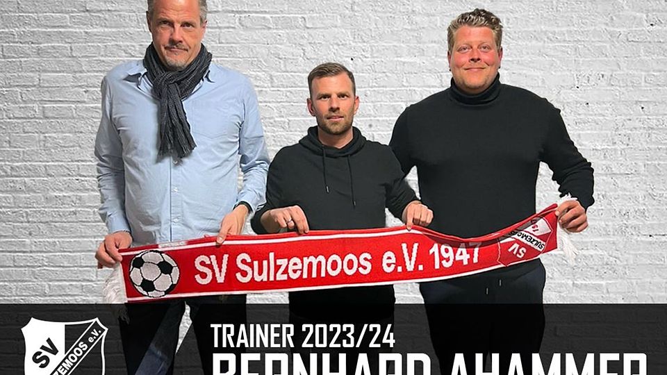Bernhard Ahammer übernimmt den SV Sulzemoos zur Saison 2023/24: Abteilungsleiter Paul Kronseder (l.) und technischer Leiter Dennis Reith (r.) freuen sich auf ihren „absoluten Wunschtrainer“.