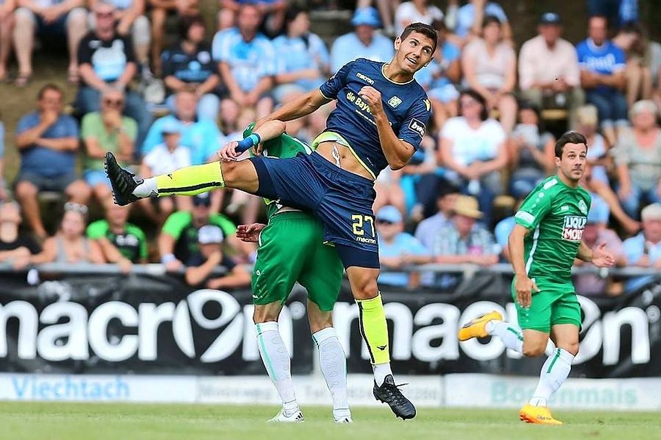 Im Sommer 2018 kam Semi Belkahia (vorne, hier im Test gegen den VfB Eichstätt) zu den Löwen. Eine schwere Knieverletzung setzte ihn 18 Monate außer Gefecht. Im Sommer 2018 kam Semi Belkahia (vorne, hier im Test gegen den VfB Eichstätt) zu den Löwen. Eine schwere Knieverletzung setzte ihn 18 Monate außer Gefecht.