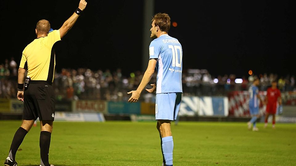 EinBlauer siehtRot:FabianSchubertschoss1860insViertelfinale, in der Nachspielzeit flog er dann vom Platz.