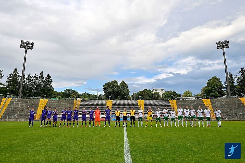 Das Rosenaustadion in Augsburg ist in die Jahre gekommen, das ist kein Geheimnis. Ein neues Flutlicht soll nun her - was sich aber alles andere als einfach gestaltet. Das Rosenaustadion in Augsburg ist in die Jahre gekommen, das ist kein Geheimnis. Ein neues Flutlicht soll nun her - was sich aber alles andere als einfach gestaltet.