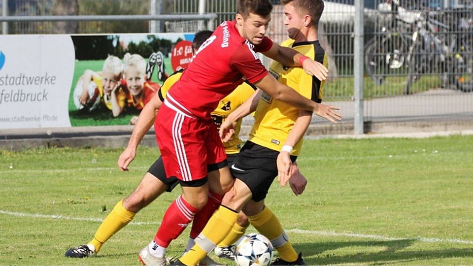 Wie im Hinspiel (Foto) war wenig durchkommen für den SV Mammendorf (gelb). F.: Josef Eberle, fupa.net/oberbayern