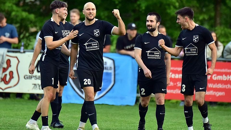 Ab ins Finale: Die SG Prechtal/Oberprechtal um Doppeltorschütze Santiago Fischer. 