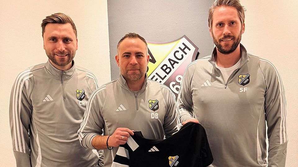 Die Verantwortlichen des SV Haselbach stellen Daniel Bohnert (Mitte) als künftigen Trainer vor.