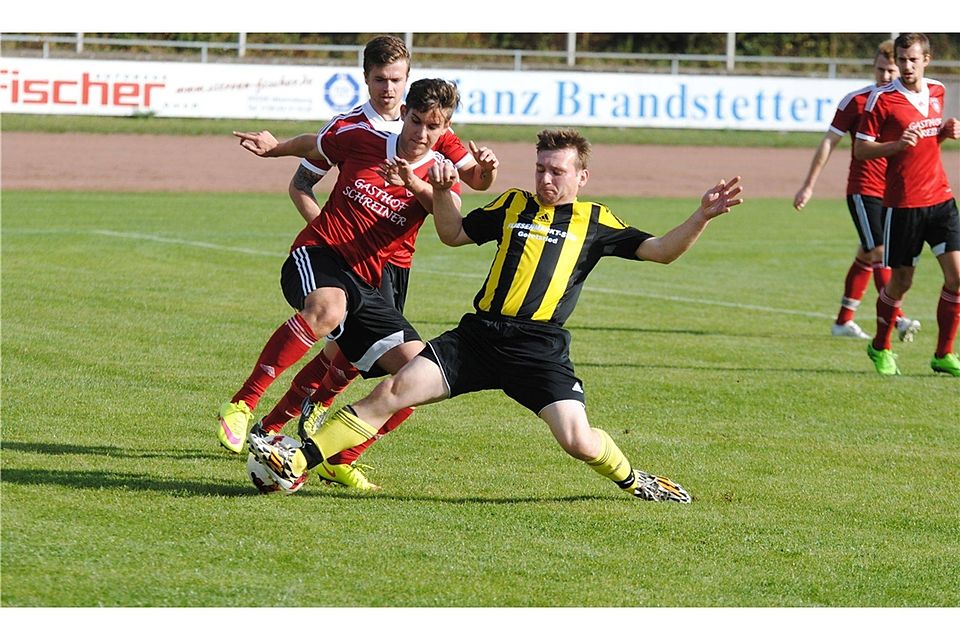 Neustadt (r.) brauchte etwas, um sich im Derby gegen Lengfeld (l.) zu behaupten.  Archivfoto: mar