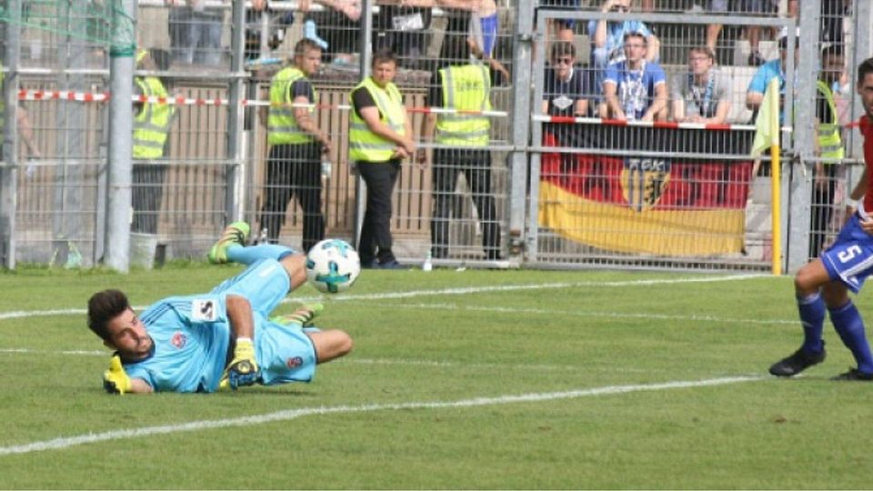 Sicherer Rückhalt im Hachinger Sportpark: Schlussmann Korbinian Müller bewahrte die Spielvereinigung gegen den Chemnitzer FC vor Ungemach. Foto: Hans Demmel