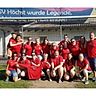 Die Meisterschaft in der Kreisoberliga feierten die Fußballerinnen des TSV Höchst.