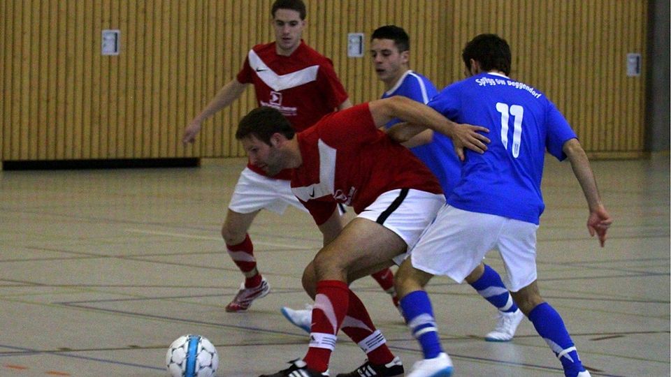 Der FC Sturm Hauzenberg (rote Triktos) und die SpVgg GW Deggendorf konnten sich im Vorjahr für die "Niederbayerische" qualifizieren F: Johannes Anleitner