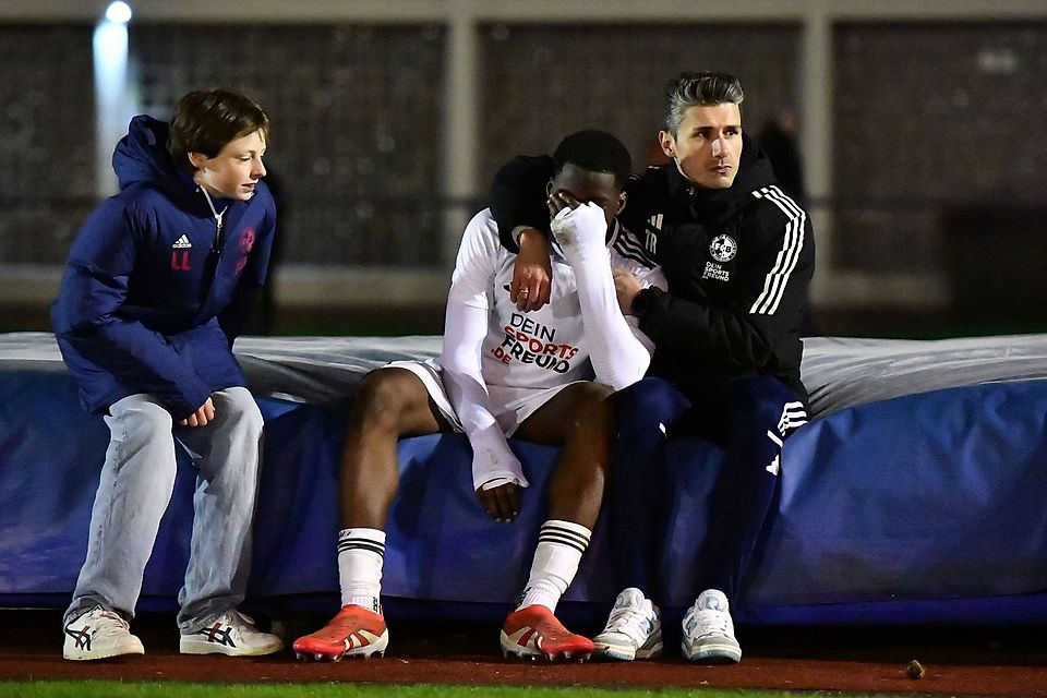 Auf das Pokalaus folgt eine bittere Niederlage. Auf das Pokalaus folgt eine bittere Niederlage.