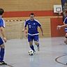 Fußball-Bezriskligist TSV Langquaid (blau) möchte ins Futsal-Kreisfinale vorstoßen. Foto: Roloff