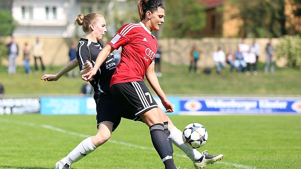 Die Damen des FC Ingolstadt verteidigen beim 4:1-Sieg in Karsbach die Tabellenführung. F: Brüssel