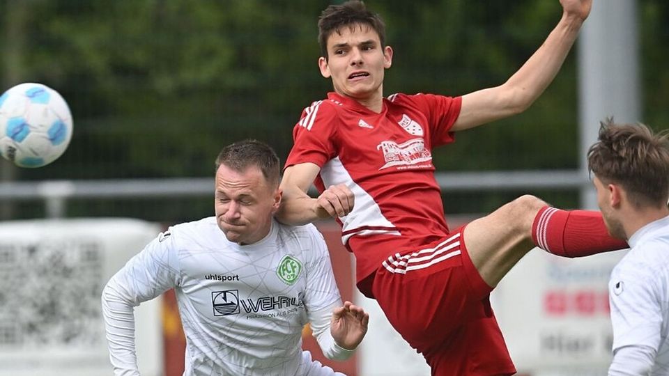 Hinterzartens Spieler Manuel Tritschler (in Rot) drehte mit einem lupenreinen Hattrick die Partie gegen Furtwangen fast im Alleingang.
