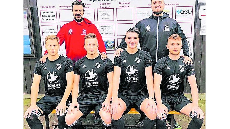 Die Neuen beim SV Rott: Trainer Frederique Casper (hinten von links), Co-Trainer Jasko Celebic, Arne Dreiling (vorne von links), Tanner Wilden, Aleksa Gaceša und Fabian Carl.