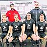 Die Neuen beim SV Rott: Trainer Frederique Casper (hinten von links), Co-Trainer Jasko Celebic, Arne Dreiling (vorne von links), Tanner Wilden, Aleksa Gaceša und Fabian Carl.