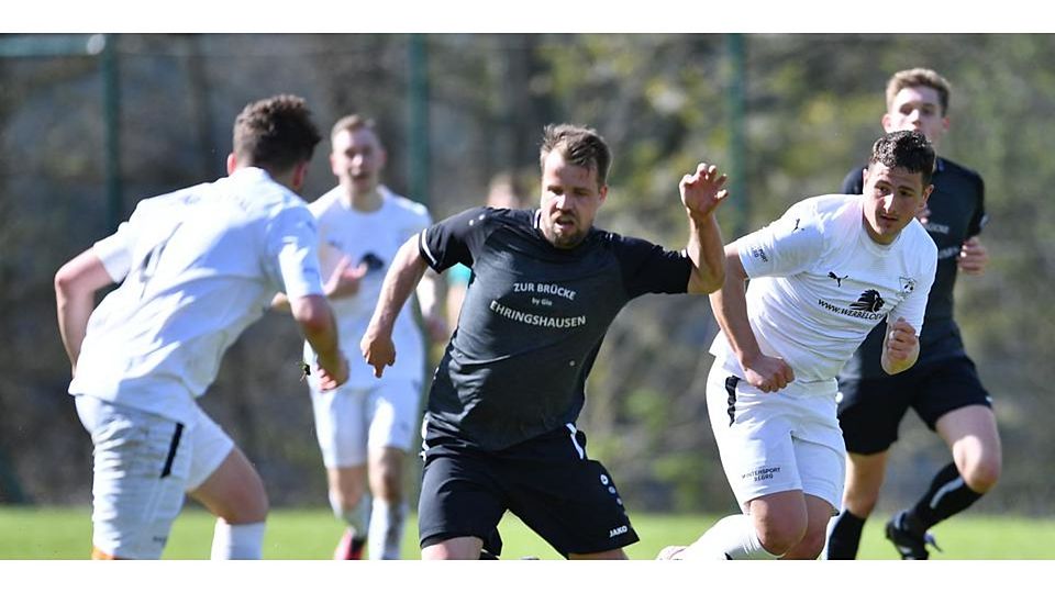 Ein Bild aus der Vergangenheit (M.): Jan Niklas Will hat in diesem Sommer seine Karriere beim Fußball-Kreisoberligisten SG Ehringshausen/Dillheim beendet. Ein Bild aus der Vergangenheit (M.): Jan Niklas Will hat in diesem Sommer seine Karriere beim Fußball-Kreisoberligisten SG Ehringshausen/Dillheim beendet. © Jens Kaliske