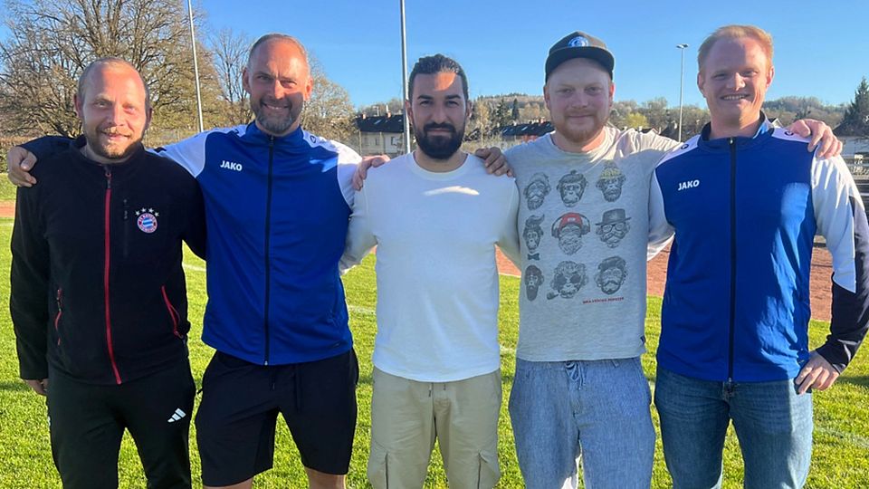 Weiterhin Weggefährten bleiben (von links) Sebastian Bormann (Vorstand Aktivsport), Reiner Ratz (Sportlicher Leiter), Fatih Cam (Cheftrainer erste Mannschaft), André Besel (Cheftrainer zweite Mannschaft) und Florian Strauch (Stellvertretender Sportlicher Leiter). | Foto: SV Schopfheim