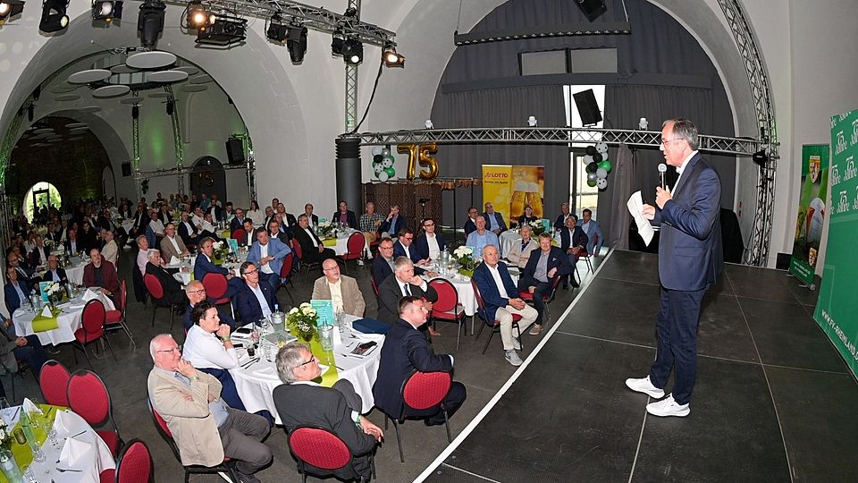 Verbandspräsident Gregor Eibes stimmte die Gäste auf einen "wunderschönen Abend" ein - und versprach damit nicht zu viel 